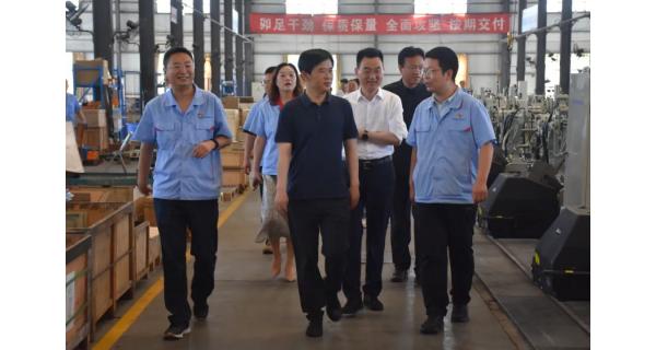 寶雞市市長王勇一行來紡電公司調(diào)研時強調(diào) 堅持創(chuàng)新驅(qū)動 強化科技支撐